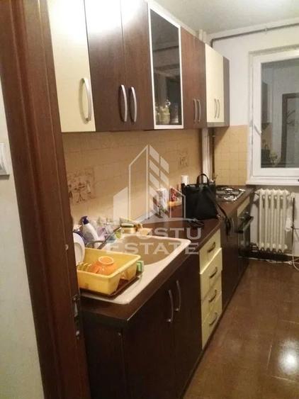 Apartament cu 3 camere decomandat, mobilat în Olimpia-Stadion