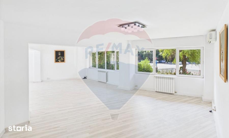 Apartament cu 5 camere în Tineretului