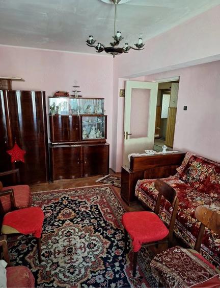 Apartament cu 4 camere decomandat în Central