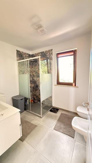 Casă individuală cu 4 camere cu Canalizare în Satulung