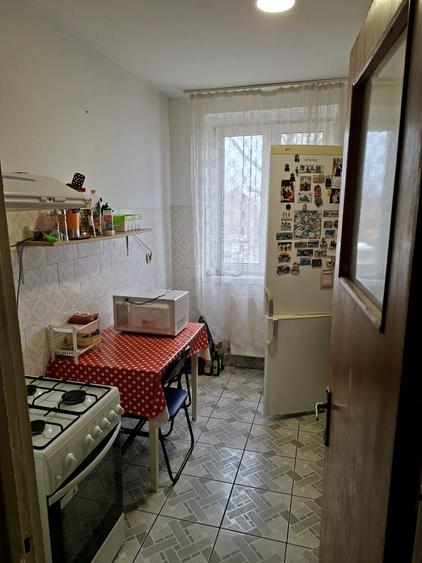 Apartament cu 2 camere semidecomandat în Craiovei