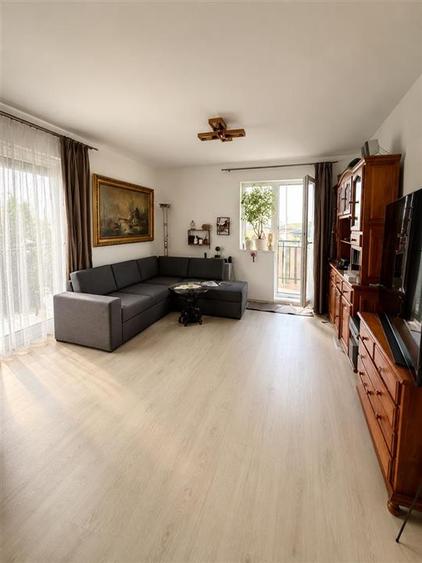 Penthouse cu 3 camere decomandat, mobilat în Turnișor