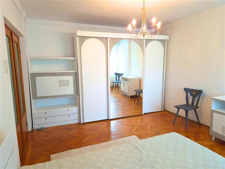 Apartament cu 3 camere decomandat în 1 Mai