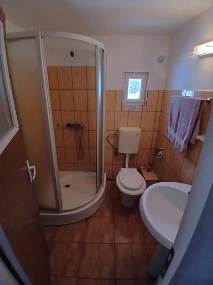 Casă cu 4 camere în Cârăști