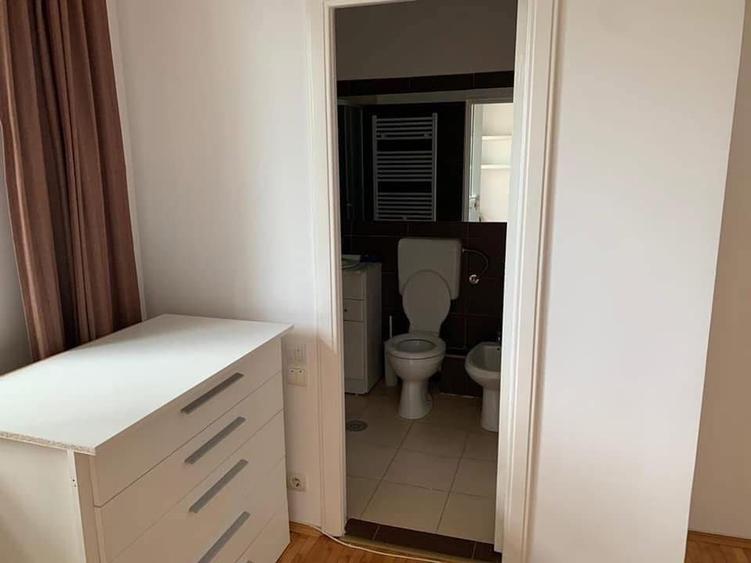 Penthouse cu 4 camere semidecomandat, mobilat în Cișmigiu