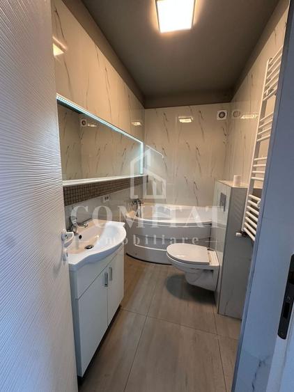 Apartament cu 3 camere semidecomandat, mobilat în Bulgaria