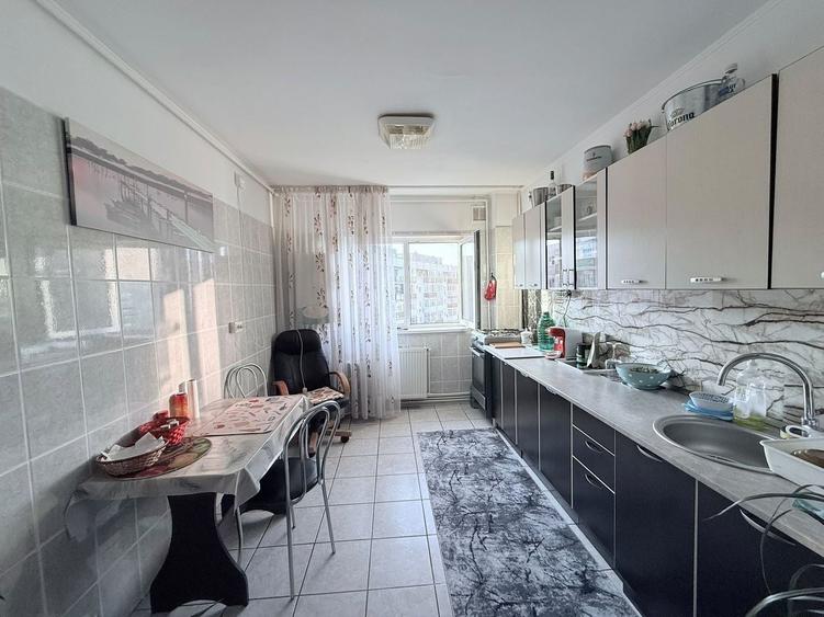 Apartament cu 3 camere decomandat, mobilat în Drumul Taberei
