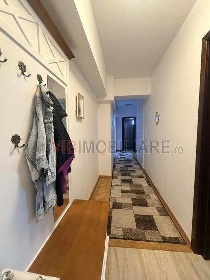 Apartament cu 3 camere decomandat în Victoriei