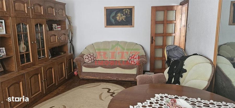 Apartament cu 3 camere decomandat în Central