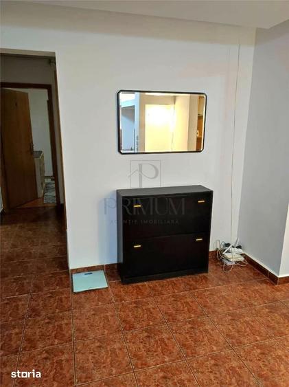 Apartament cu 4 camere decomandat în Lipovei