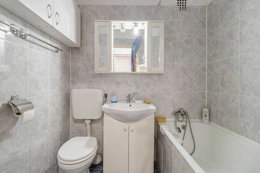 Apartament cu 3 camere decomandat în Valea Oltului