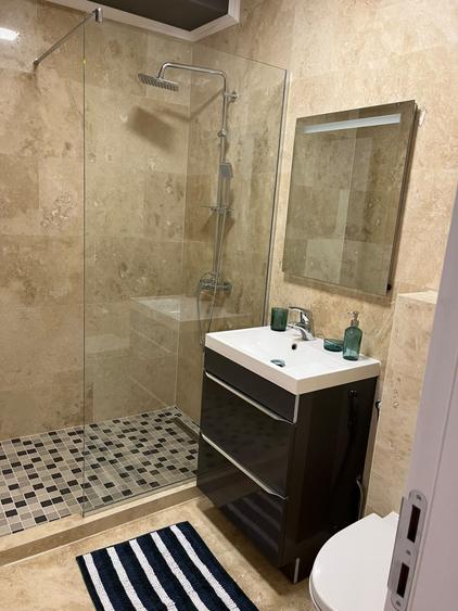 Apartament cu 3 camere semidecomandat, mobilat în Dămăroaia