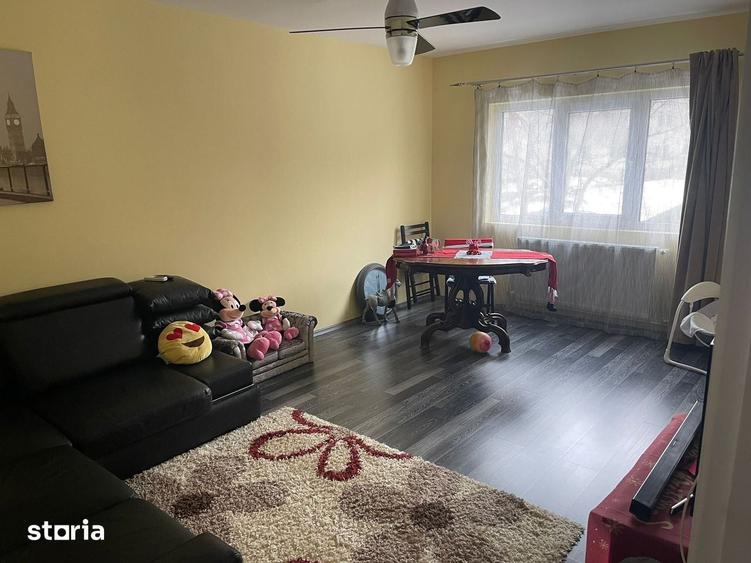 Apartament cu 3 camere decomandat în Obcini