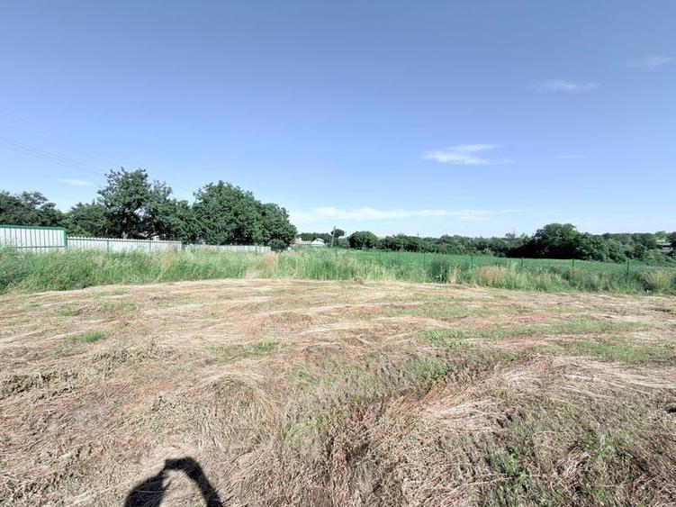 Casă individuală cu 2 camere cu Teren 3600 Mp în Central