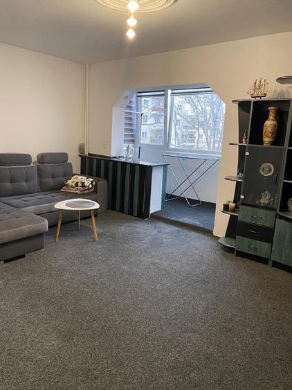 Apartament cu 3 camere decomandat în Rogerius