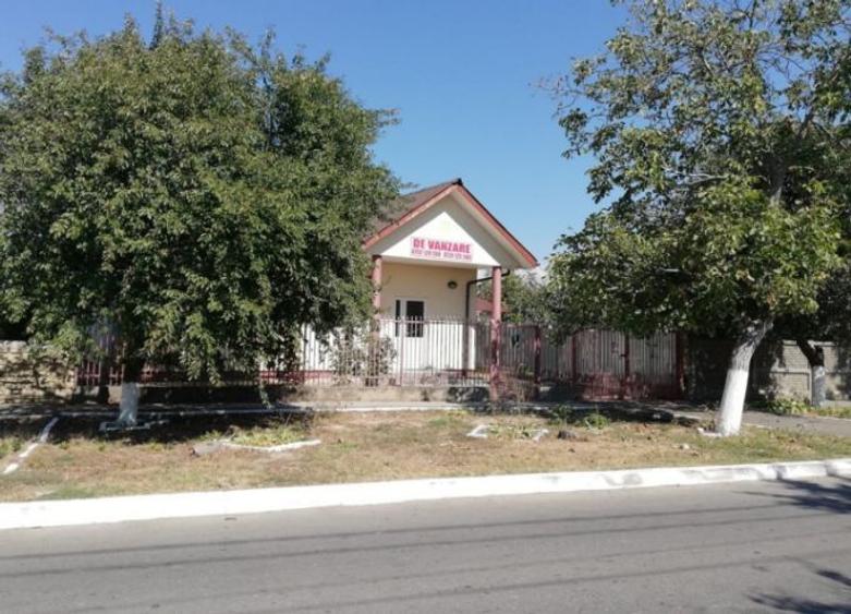 Casă cu 2 camere cu Teren 1700 Mp în Jurilovca