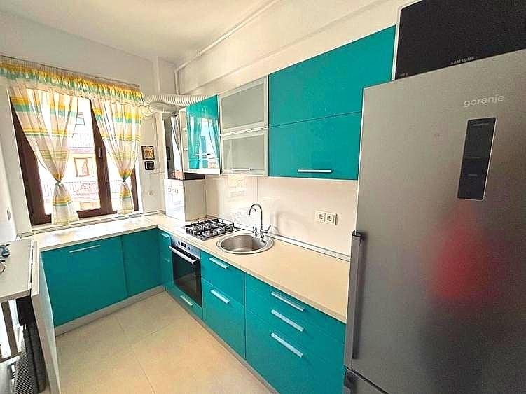 Apartament cu 2 camere semidecomandat, mobilat în Mitropolie