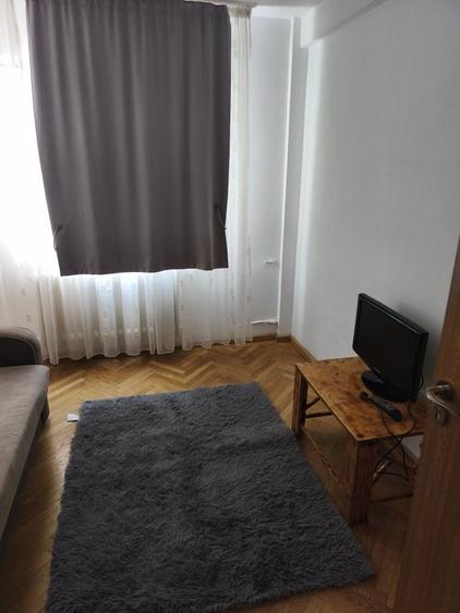 Apartament cu 2 camere semidecomandat în Apusului