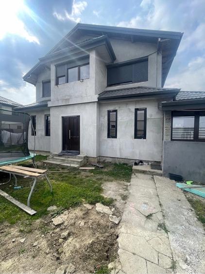 Casă cu 5 camere cu Teren 250 Mp în Central