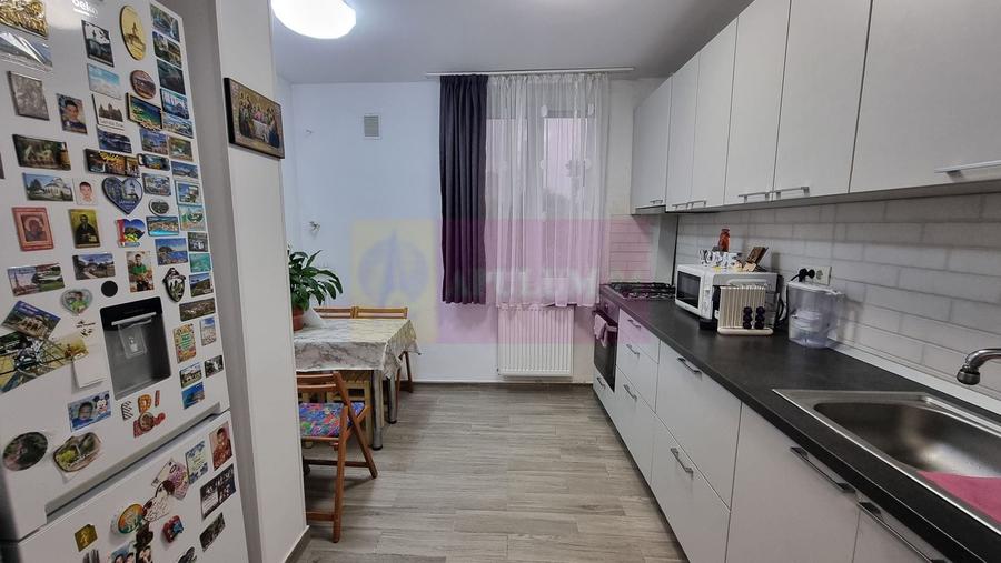 Apartament cu 3 camere decomandat în P-ța Reșița