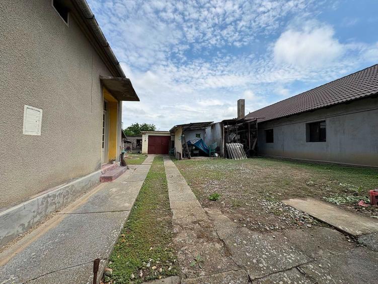 Vand casa din caramida, la strada principala, in Sannicolau Mare - 6