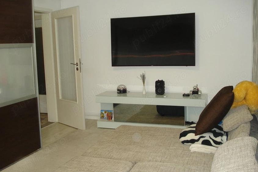 Apartament cu 4 camere decomandat în Lipovei