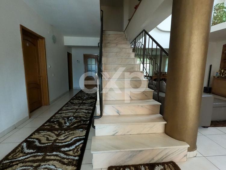 Casă individuală cu 7 camere cu Canalizare în Găvana