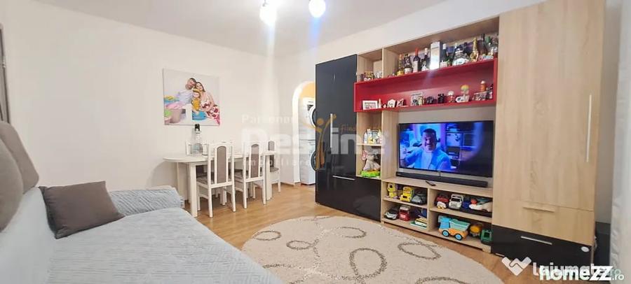 Apartament cu 3 camere semidecomandat în Tătărași