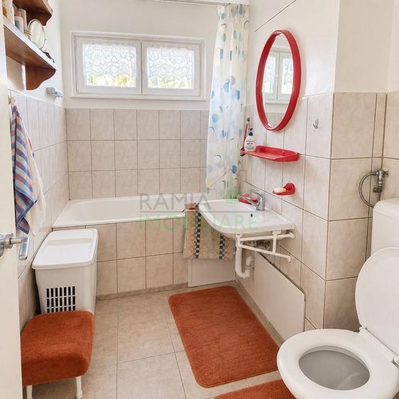 Apartament cu 3 camere semidecomandat în Astra