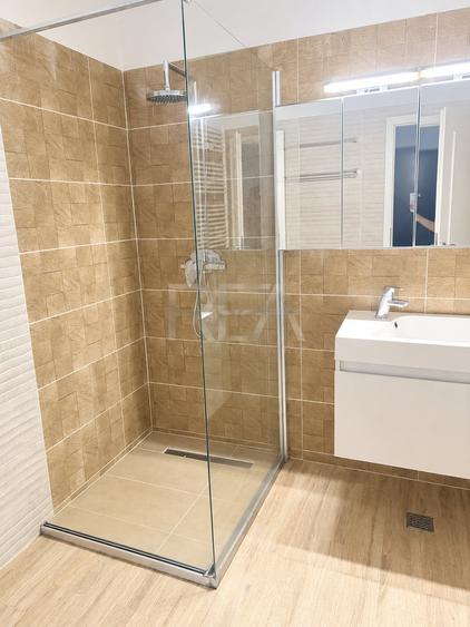 Apartament cu 3 camere semidecomandat, mobilat în Aviației