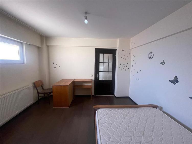 Apartament cu 3 camere decomandat în Obcini