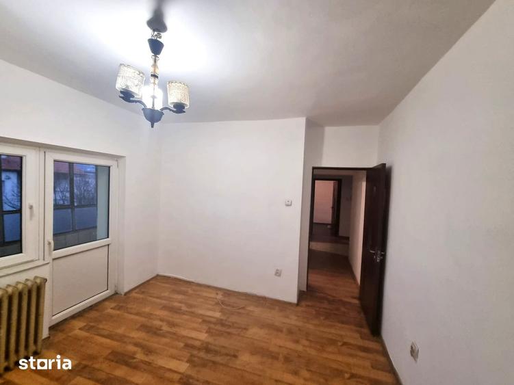 Apartament cu 3 camere decomandat, mobilat în Central