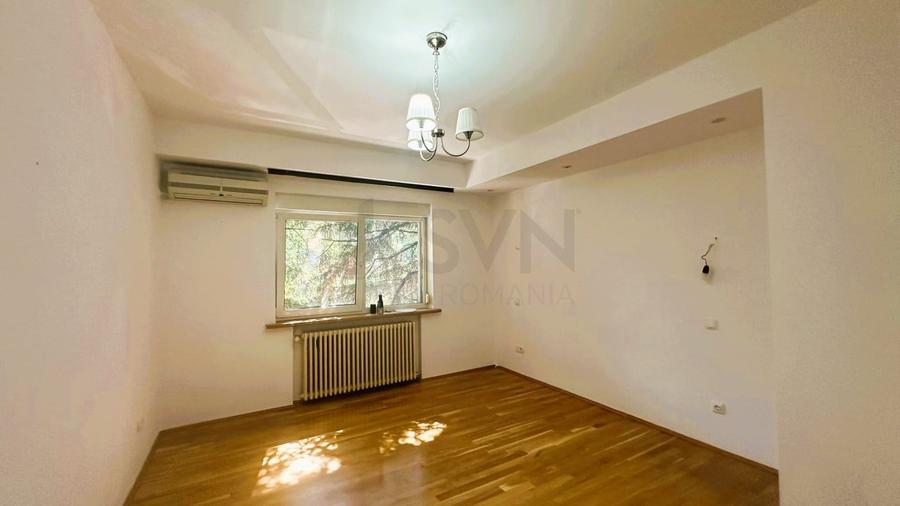 Apartament cu 5 camere decomandat în Primăverii