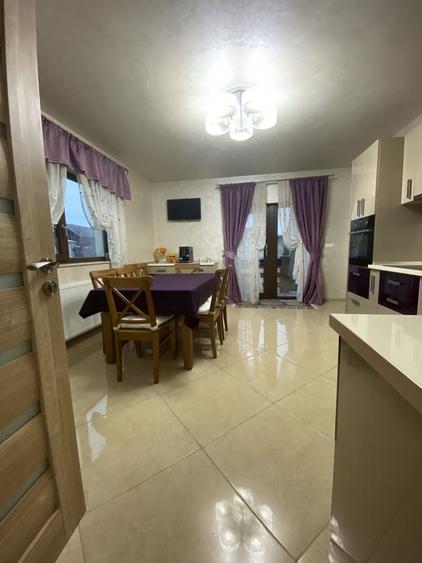 Casă cu 4 camere în Central