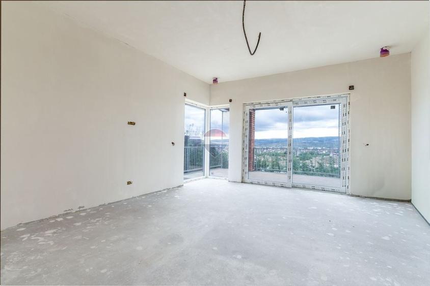 Duplex cu 4 camere cu Teren 325 Mp în Nord-Est