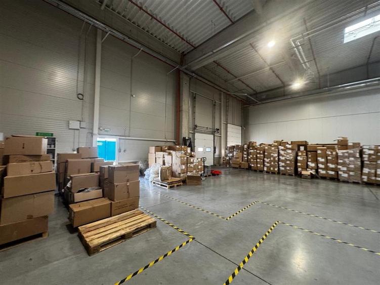 Spațiu industrial, de 1,800 mp, în Exterior Vest