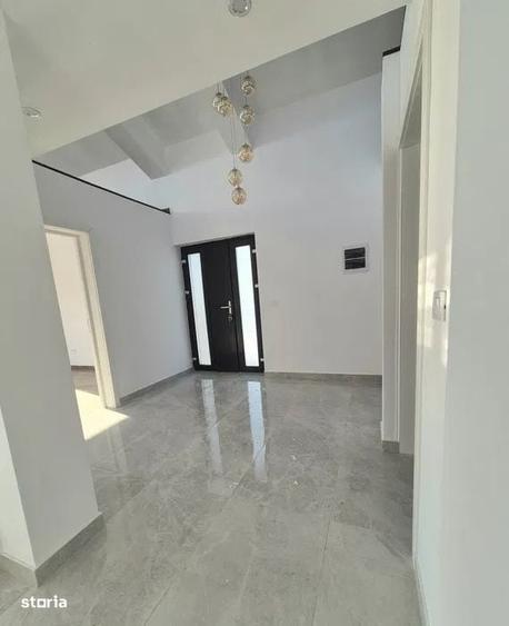 Casă cu 4 camere cu Teren 1500 Mp în Hlincea