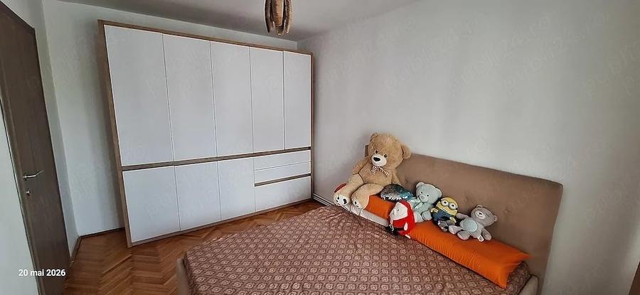 Apartament cu 3 camere semidecomandat, mobilat în Kiriac