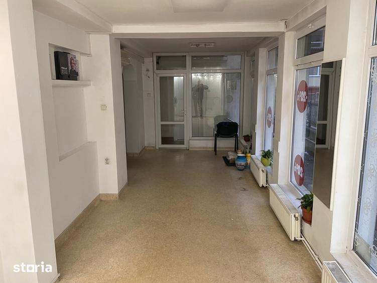 Spațiu comercial, de 100 mp, în Traian