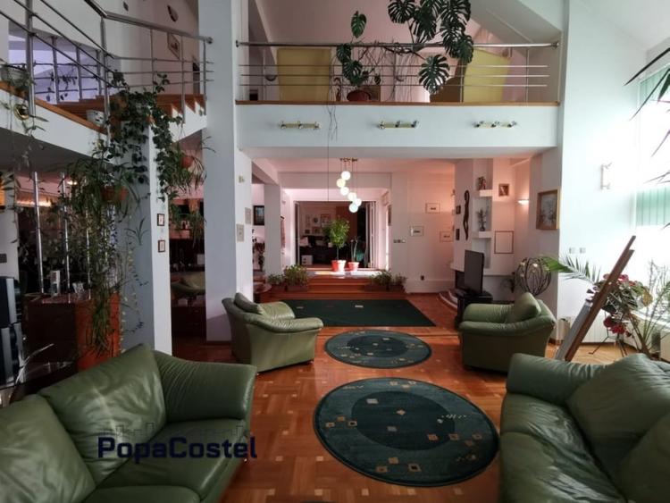 Casă individuală cu 10 camere cu Canalizare în Breaza de Sus