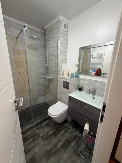 Apartament cu 3 camere semidecomandat, mobilat în Crângași