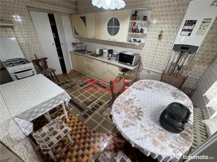 Casă cu 7 camere cu Teren 938 Mp în Orașul de Jos