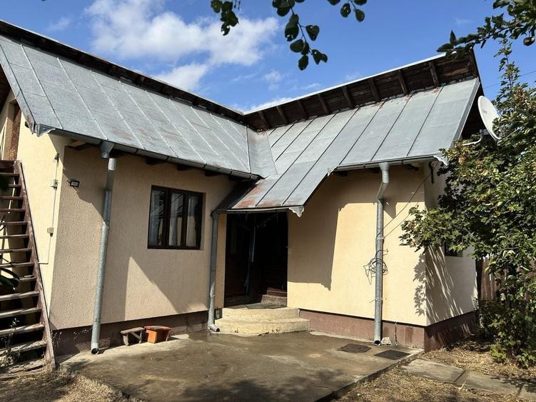Casă cu 3 camere în Ștefan cel Mare