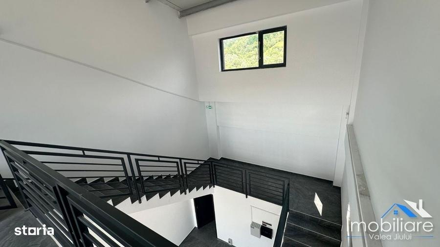Spațiu comercial, de 550 mp, în Petros