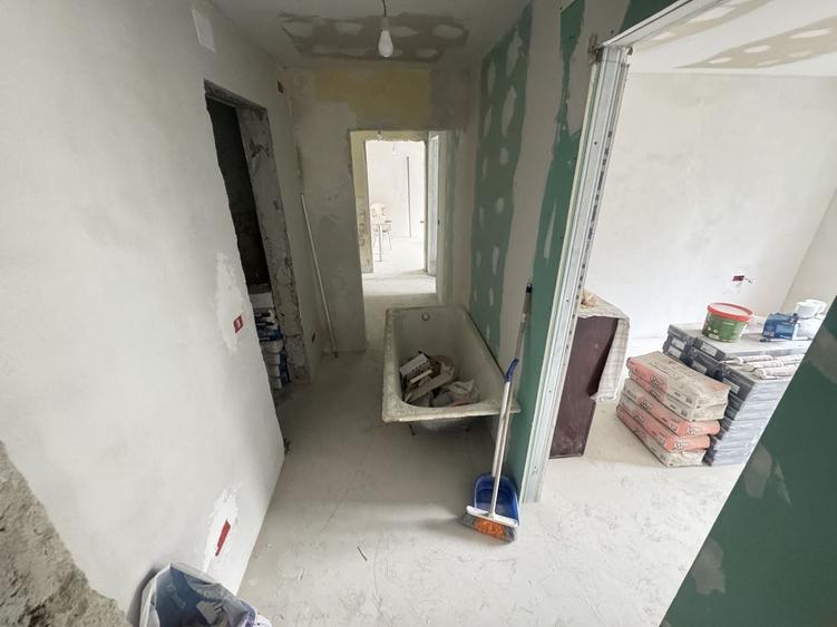 Apartament cu 3 camere decomandat în CET