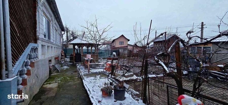 Casă cu 4 camere cu Teren 551 Mp în Orlești