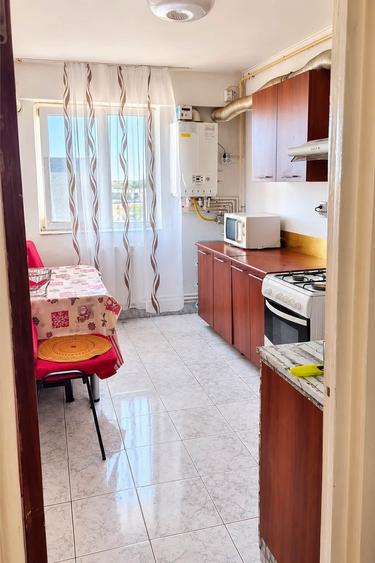 Apartament cu 2 camere decomandat, mobilat în Casa de Cultură