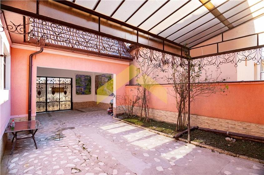 Casă individuală cu 5 camere cu Teren 1200 Mp în Pârneava