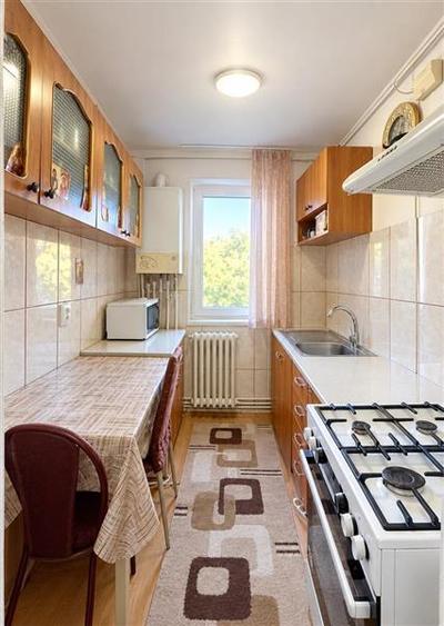Apartament cu 3 camere semidecomandat în Păcurari