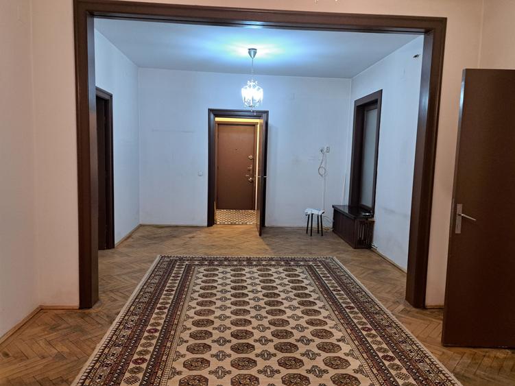 Apartament cu 3 camere nedecomandat, mobilat în Armeneasca